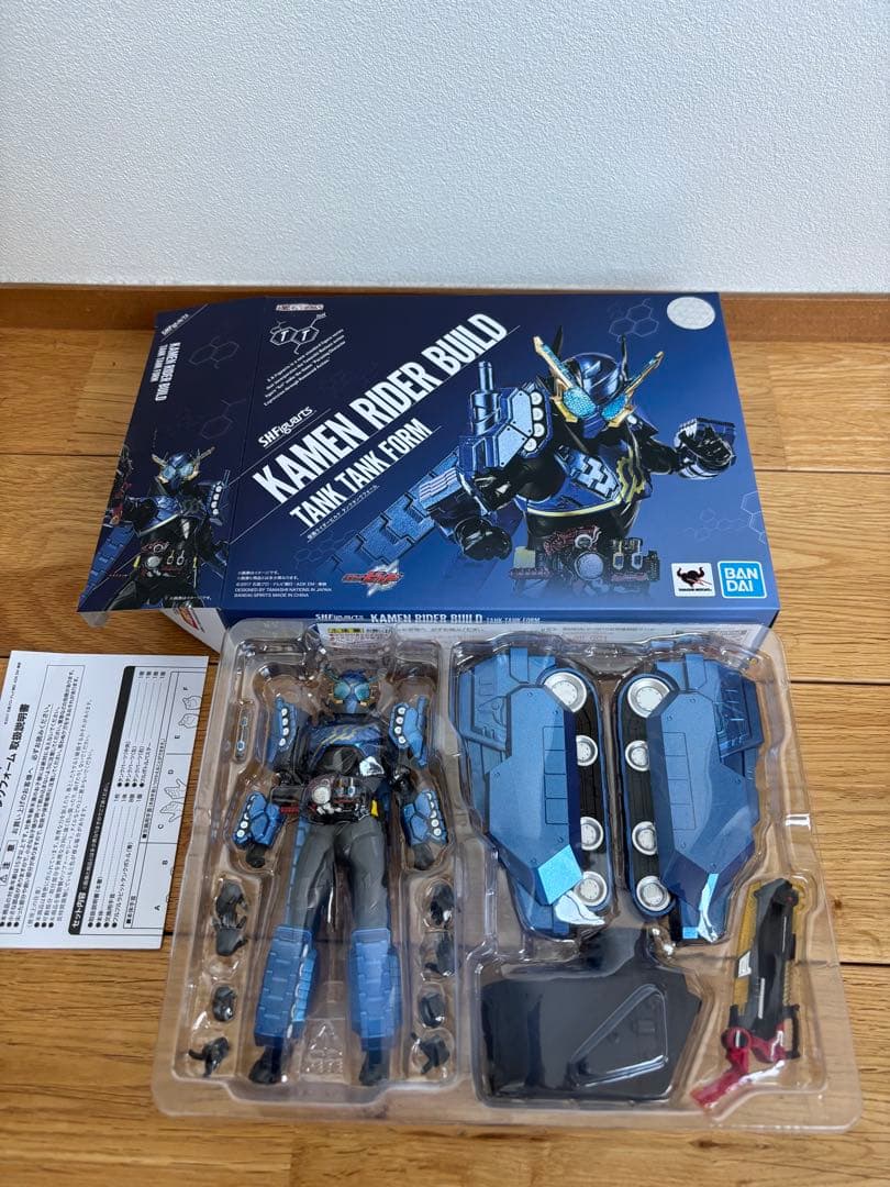 S.H.フィギュアーツ仮面ライダービルド　タンクタンクフォームとエボル