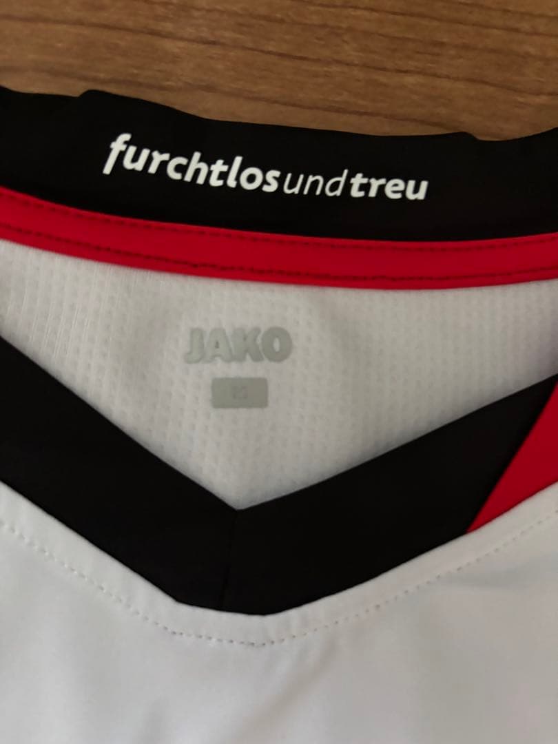 遠藤航選手　サイン入りユニフォーム