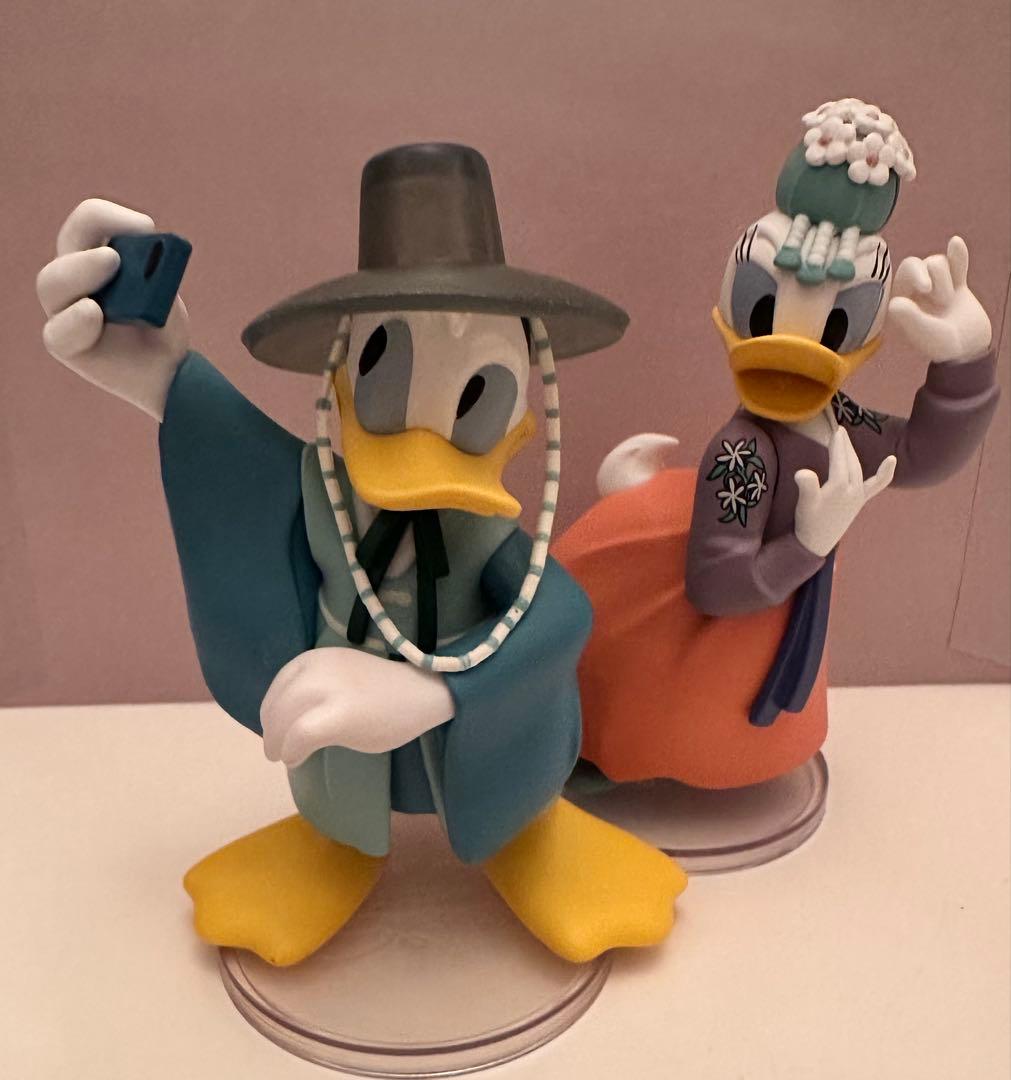 ディズニー　韓国ディズニーストア限定　韓服　ドナルド　デイジー　フィギュア