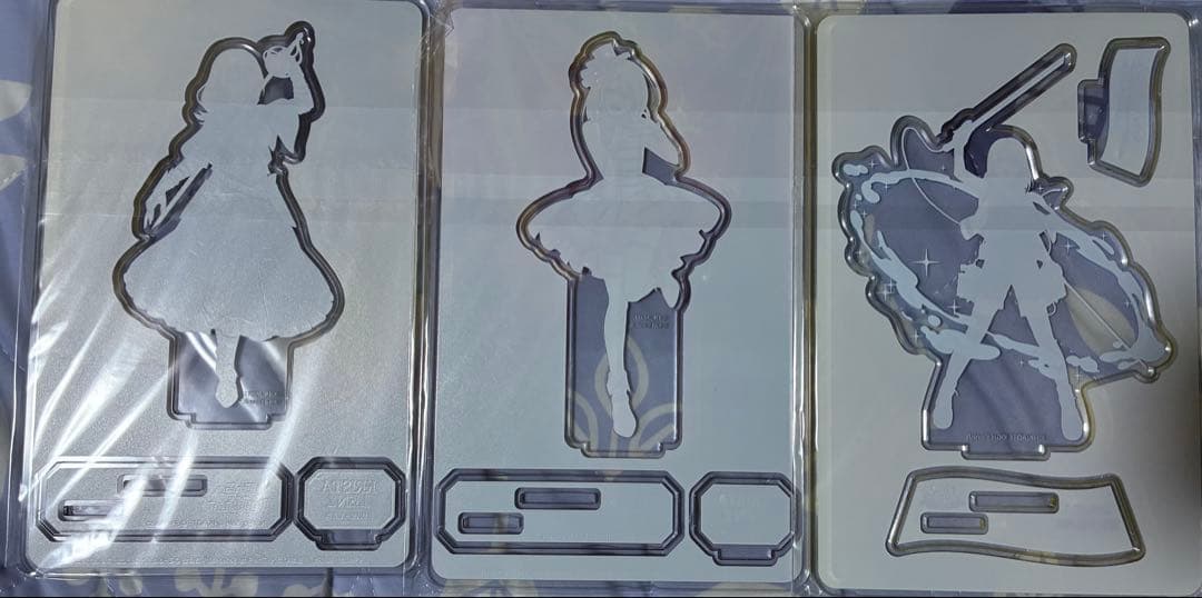 [値下げ中]進撃の巨人 クリスタ・レンズ アクリルスタンド3種セット ブレオダ