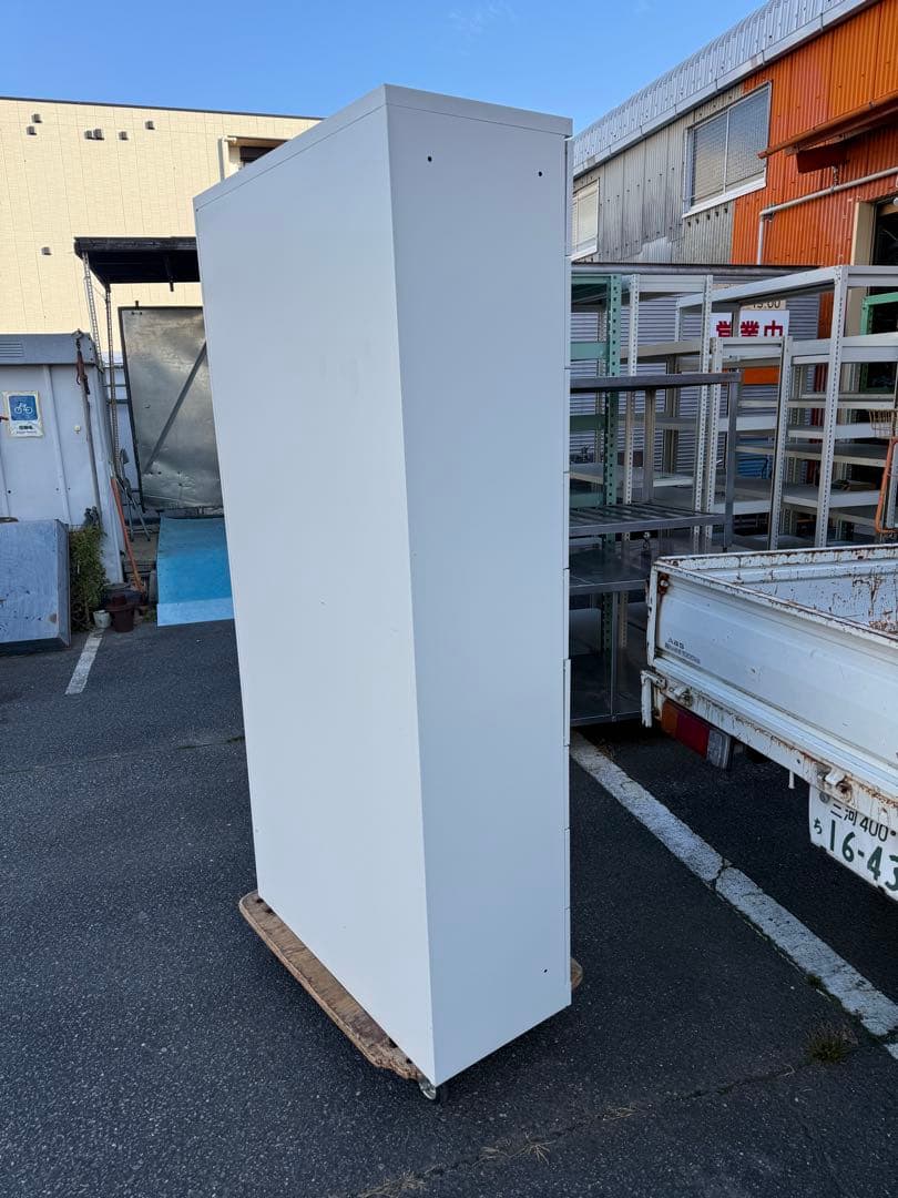 愛知　２７人用ロッカー シューズボックス　中古　南京錠タイプ