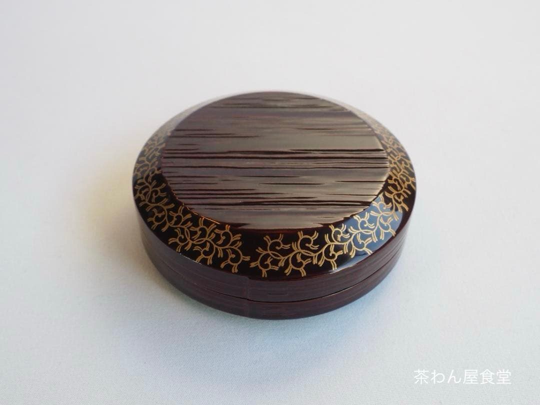 裏千家15世鵬雲斎御書付『面唐草絵曲香合』初代橋村万象造（共箱）