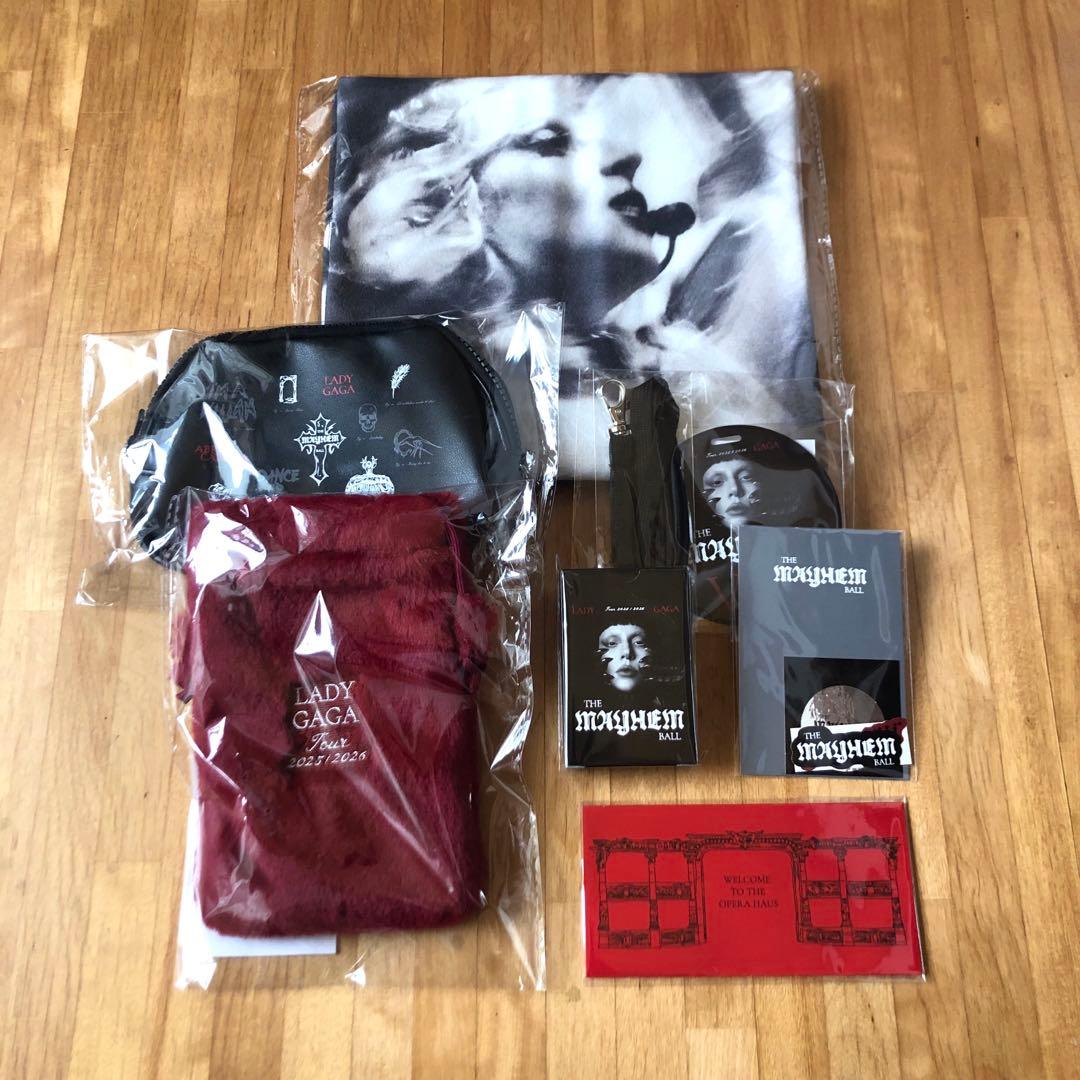 新品未開封　LADY GAGA VIP GOLD MERCH