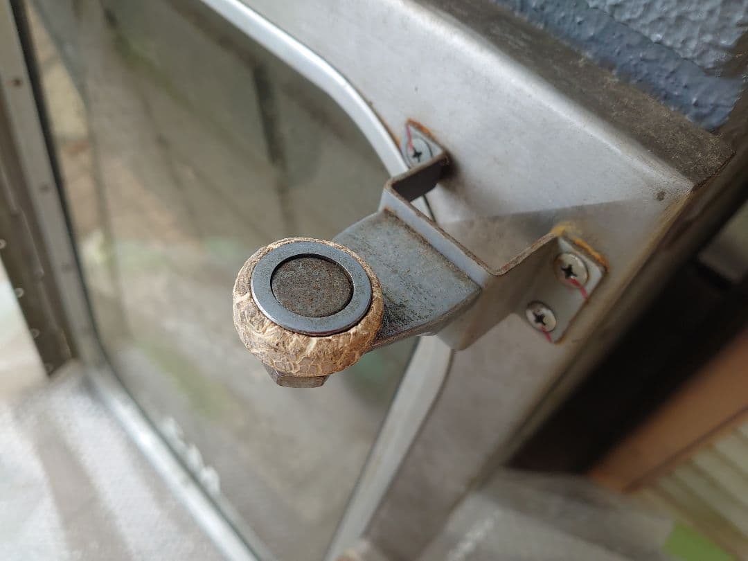 E1系MAX　乗務員室扉窓　M3