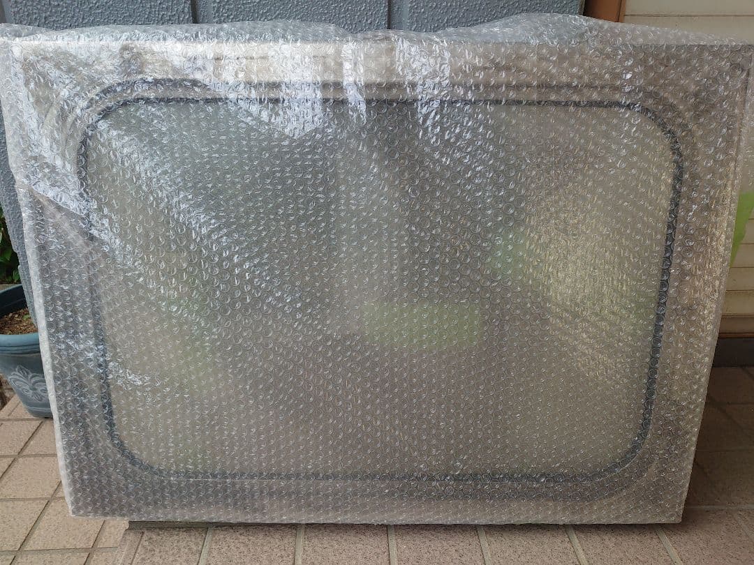 E1系MAX　乗務員室扉窓　M3