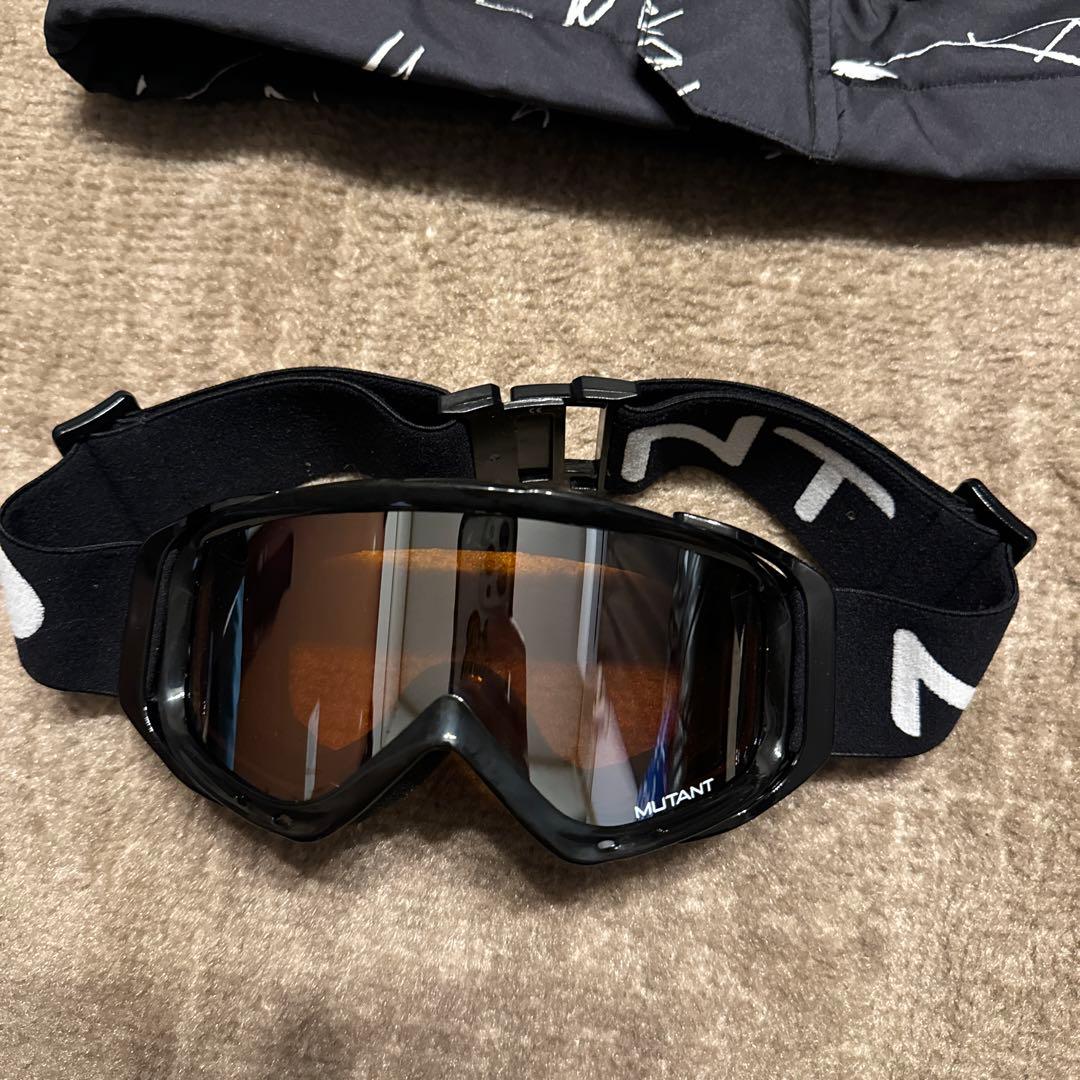 超美品 スノーボード スキー ウェア 上下セット 140 ゴーグルおまけ