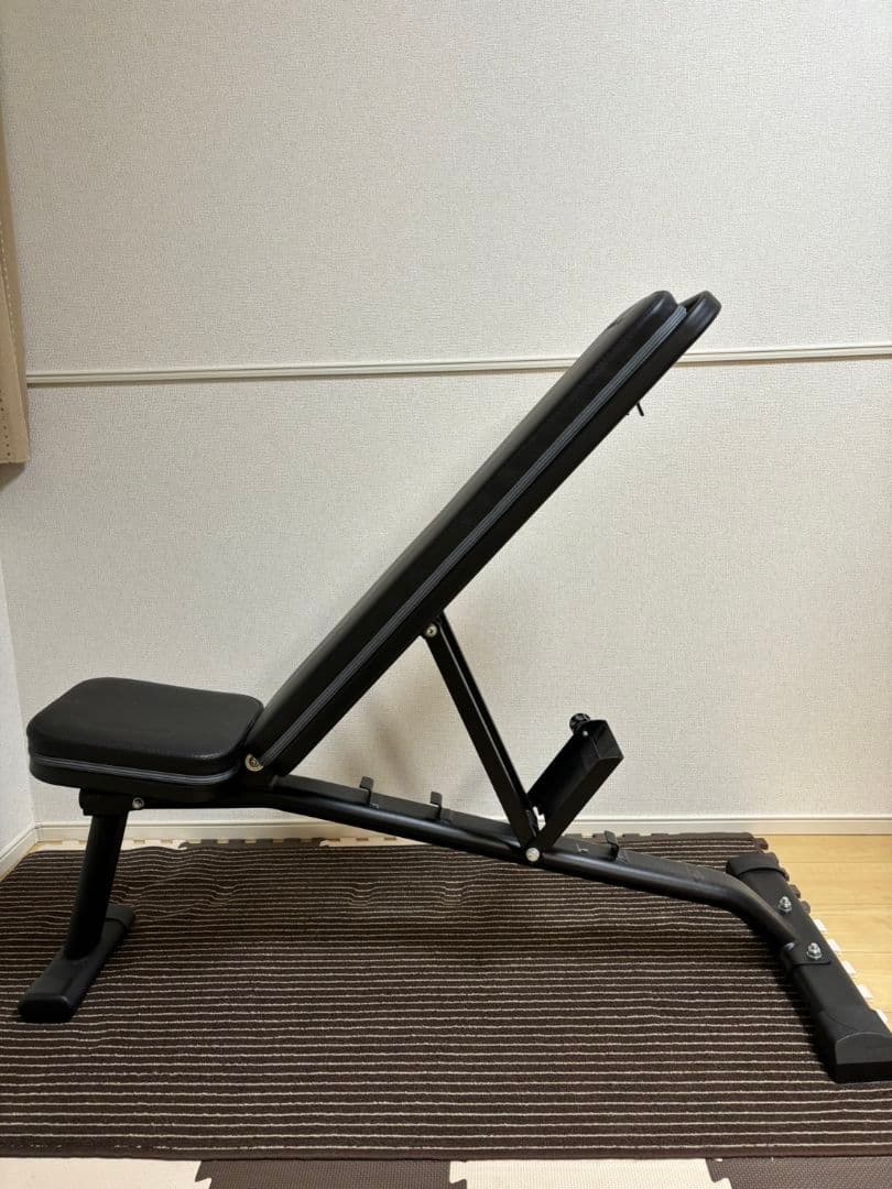 トレーニング用品（ベンチ、ダンベル）