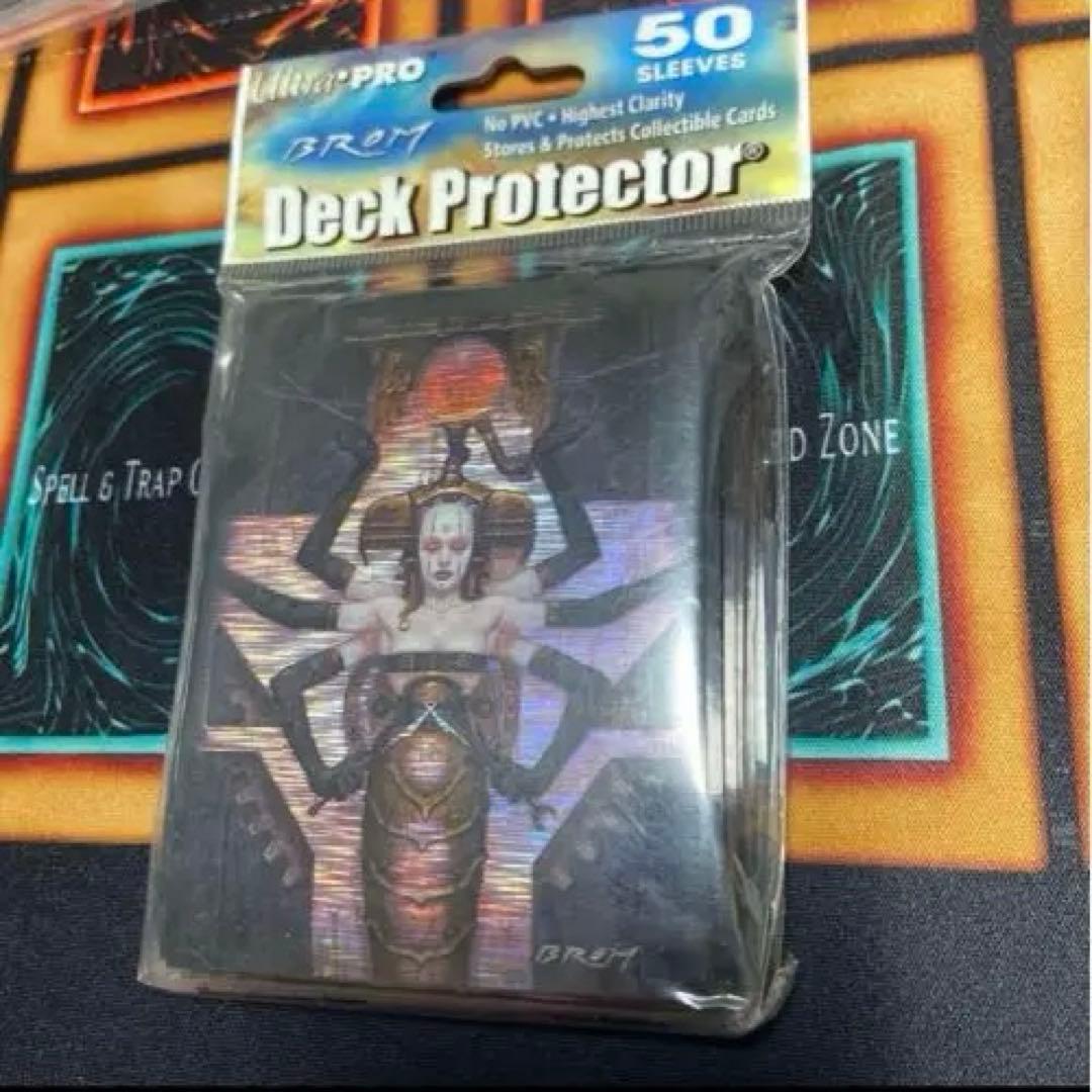新品未開封　Ultra Pro Deck Protector 50枚入り
