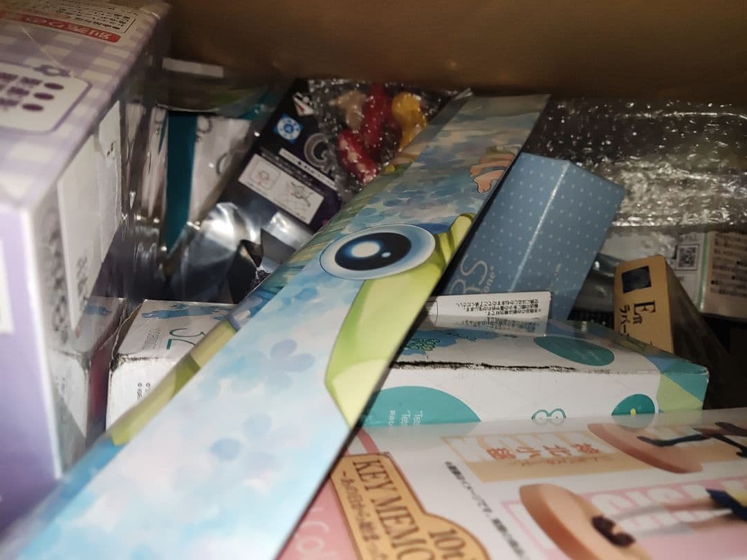 アニメグッズ　超大量まとめ売り　（ダンボール120サイズ程度）