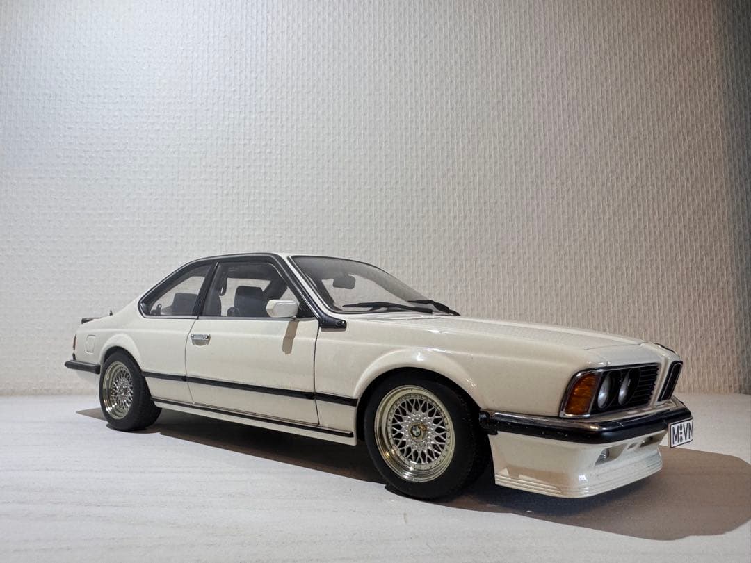  M 635 CSi 1/18 ミニカー