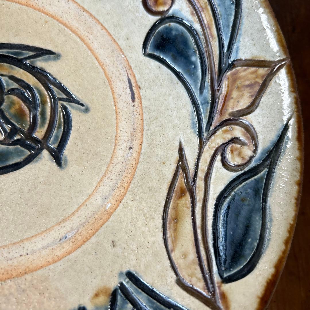 沖縄　やちむん　人間国宝　金城次郎　魚エビ　重ね焼　壺屋焼　魚紋　七寸皿　飾り皿