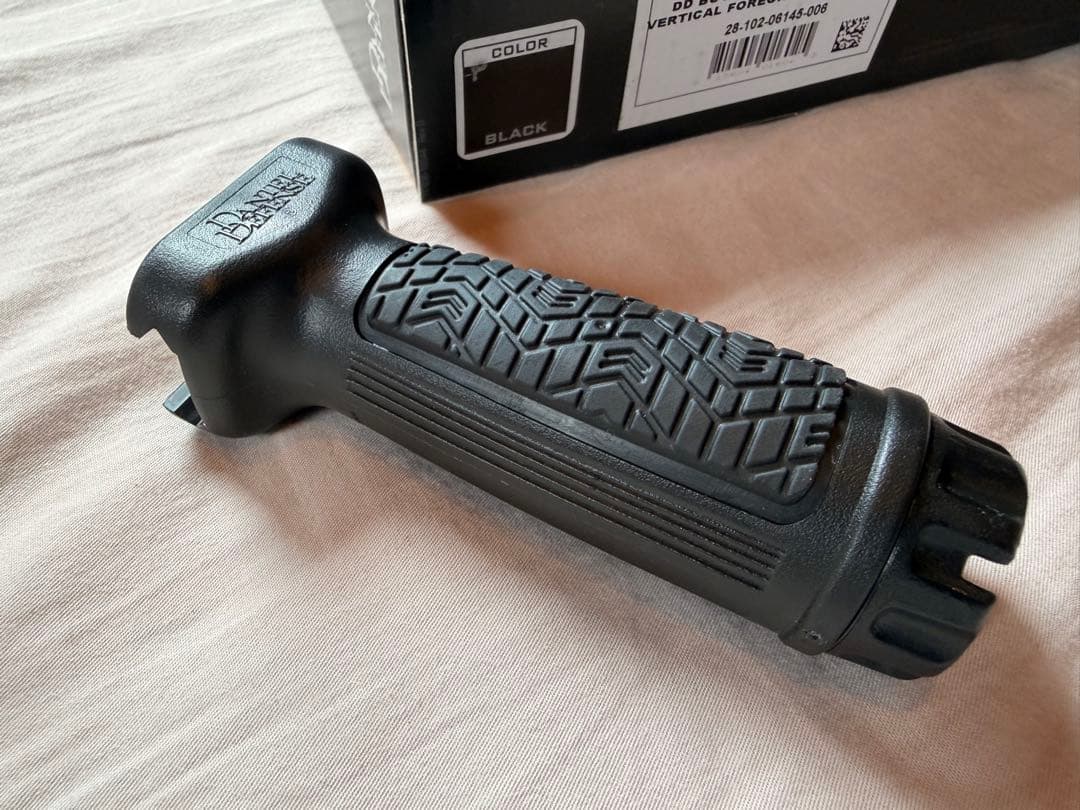 き*よ様 【実物】ダニエルディフェンス バーティカルフォアグリップ 20ミリレー