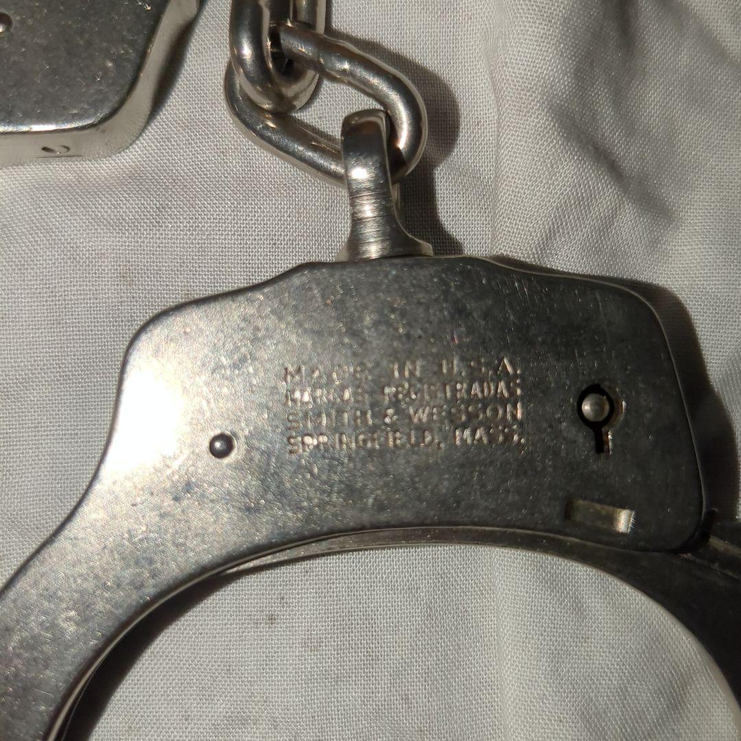 米国製実物　 S&W M-90 手錠 ハンドカフ 　希少モデル　80年代