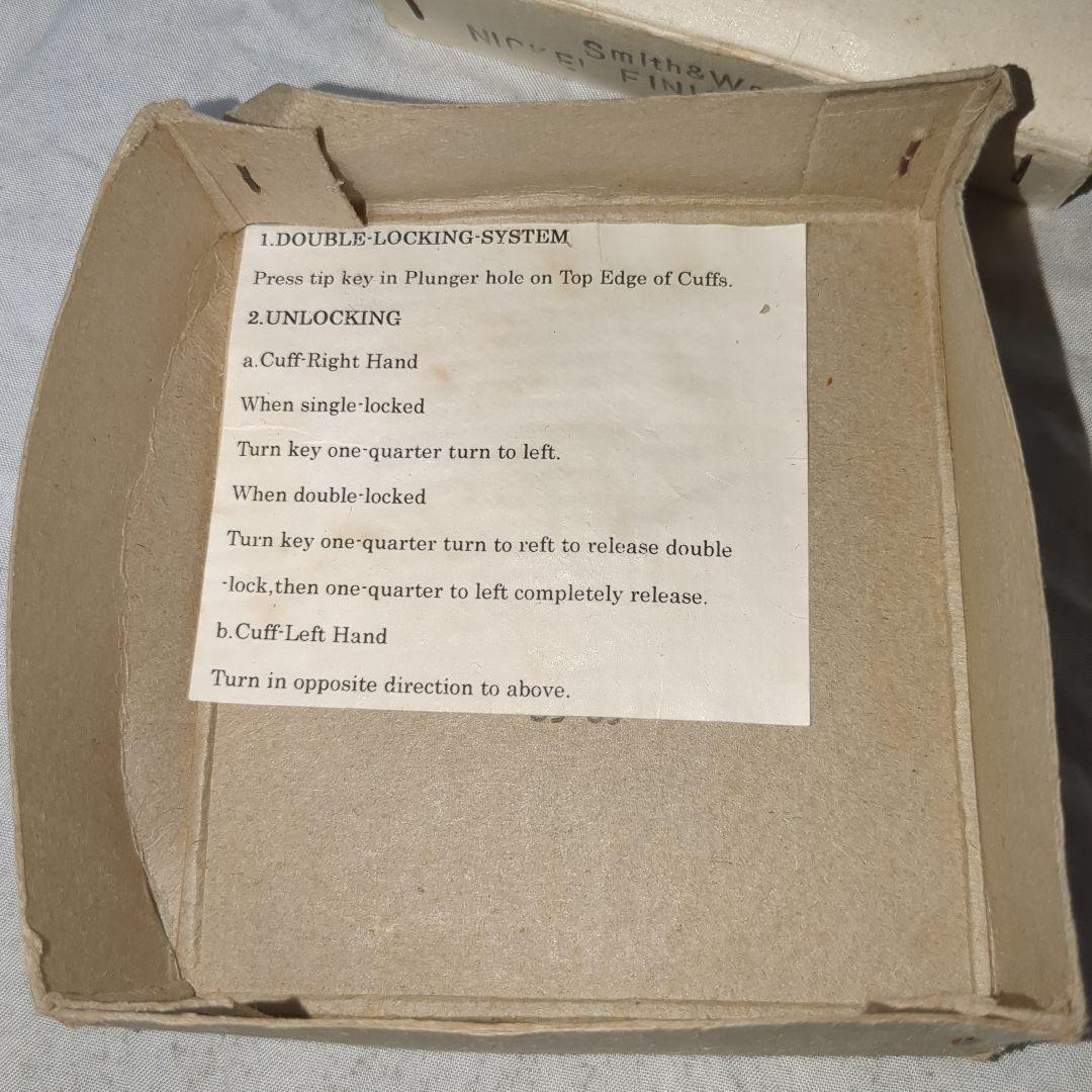 米国製実物　 S&W M-90 手錠 ハンドカフ 　希少モデル　80年代