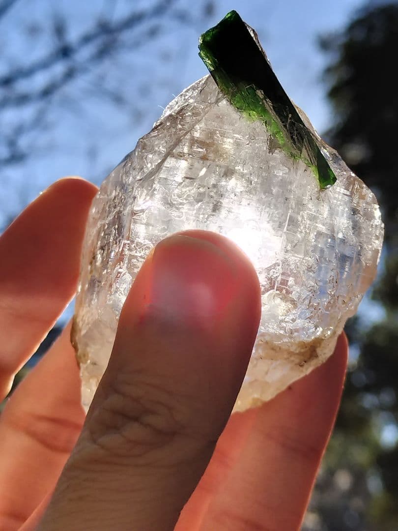 グリーントルマリンオンクォーツ