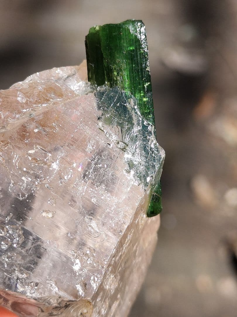 グリーントルマリンオンクォーツ