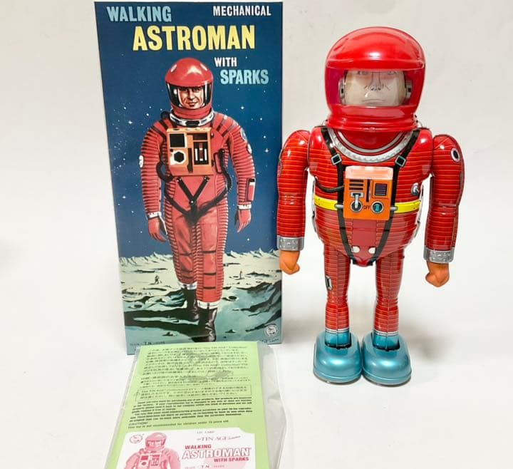 アストロマン 野村トーイの復刻版 ゼンマイで歩行、火花でる。