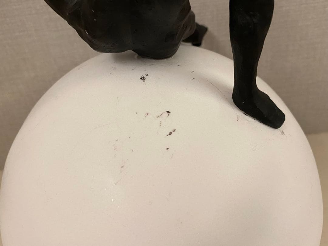 KARE インテリア　人型彫刻 白い球体のオブジェ