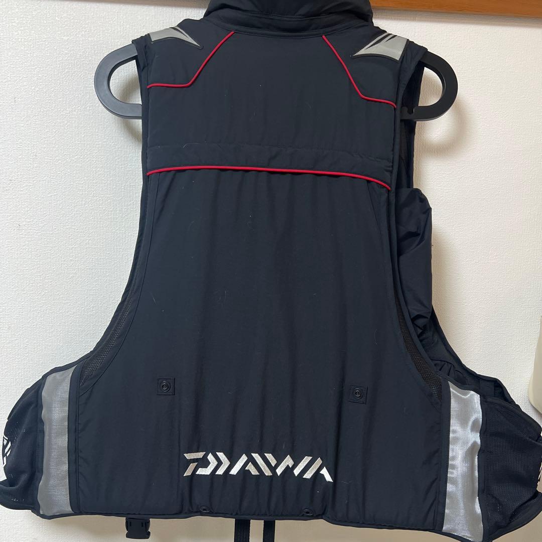Daiwa フィッシングベスト 黒/赤