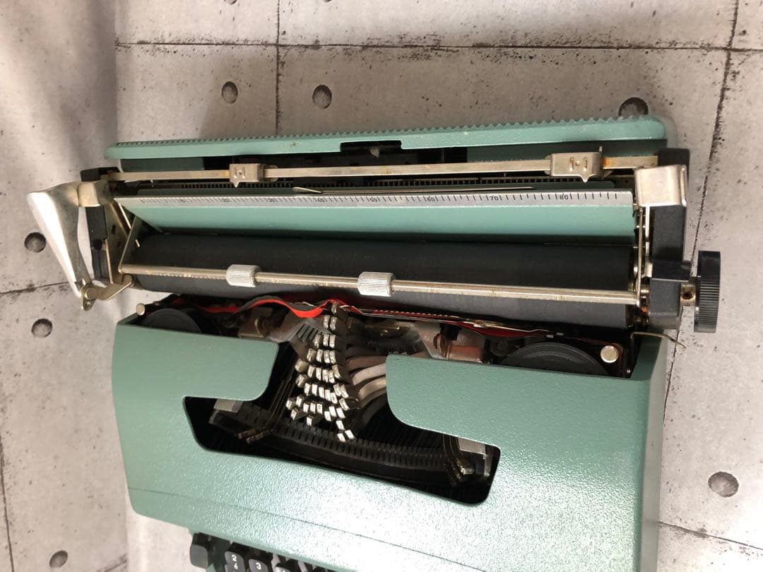 Olivetti タイプライター　lettera 32 ジャンク品(L129)