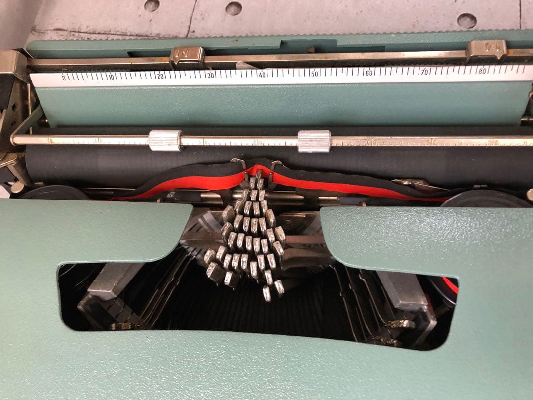 Olivetti タイプライター　lettera 32 ジャンク品(L129)