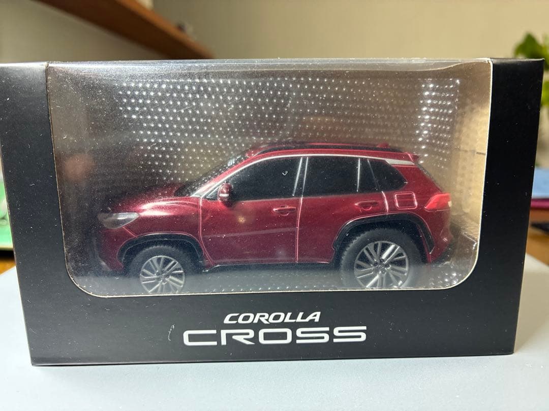 トヨタ カローラ クロス ミニカー 赤