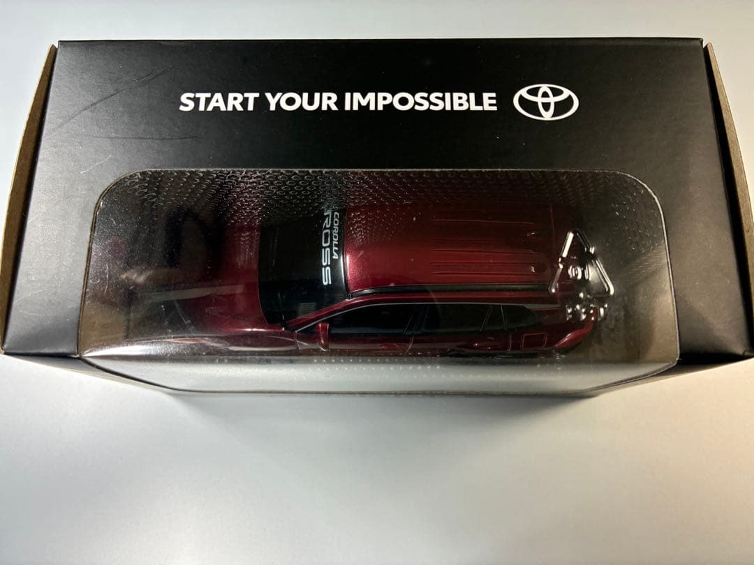 トヨタ カローラ クロス ミニカー 赤