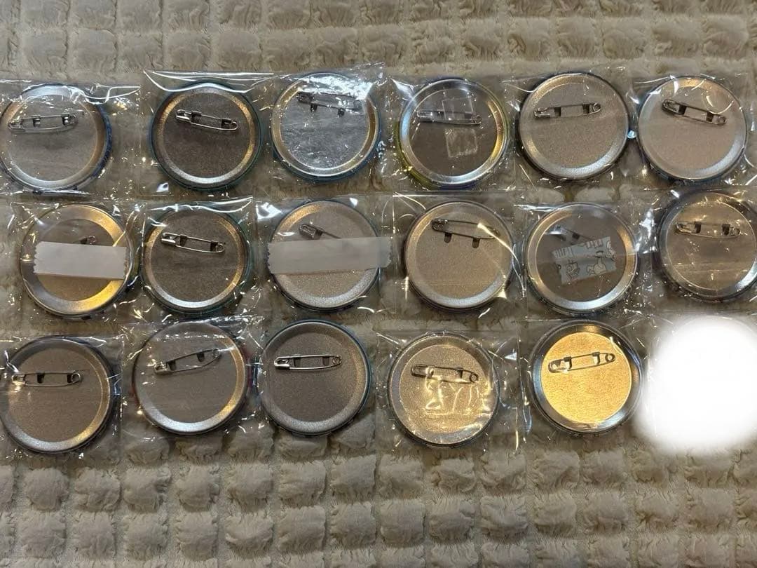 【美品】イレイス　缶バッジ