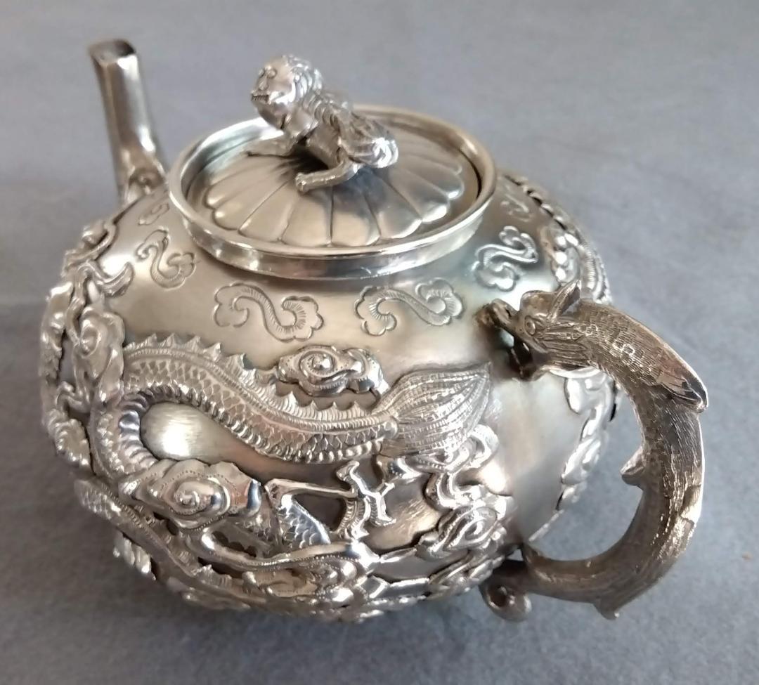 北京工芸品公司　銀製伝統雲龍紋唐獅子摘酒器　288gram高110長175mm