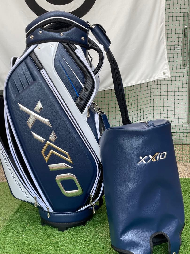 極美品XXIOプロモデルレプリカキャディーバッグ ネイビー/ホワイト未使用に近い