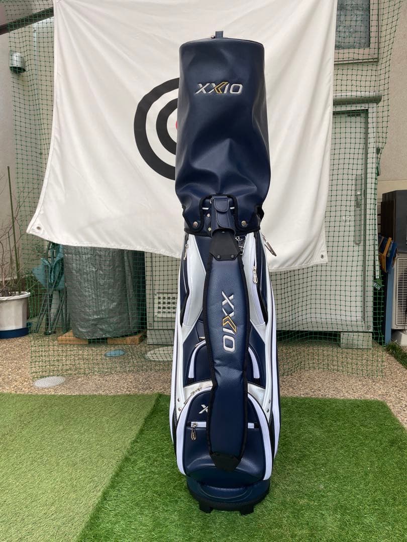 極美品XXIOプロモデルレプリカキャディーバッグ ネイビー/ホワイト未使用に近い