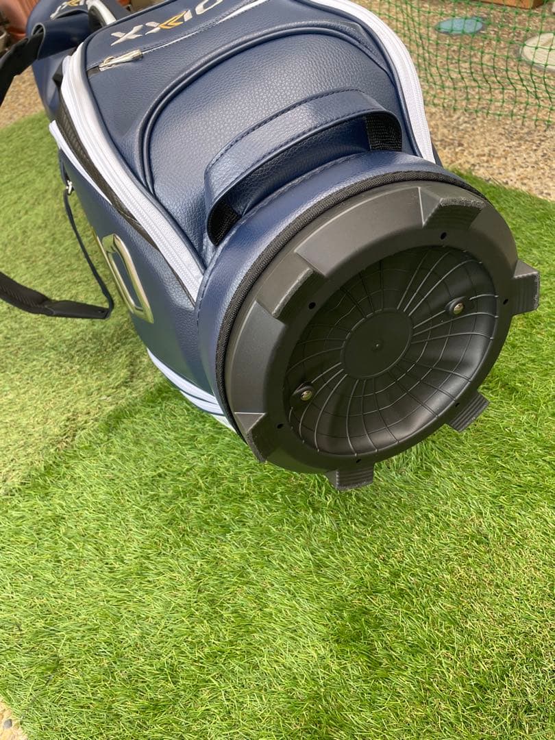 極美品XXIOプロモデルレプリカキャディーバッグ ネイビー/ホワイト未使用に近い