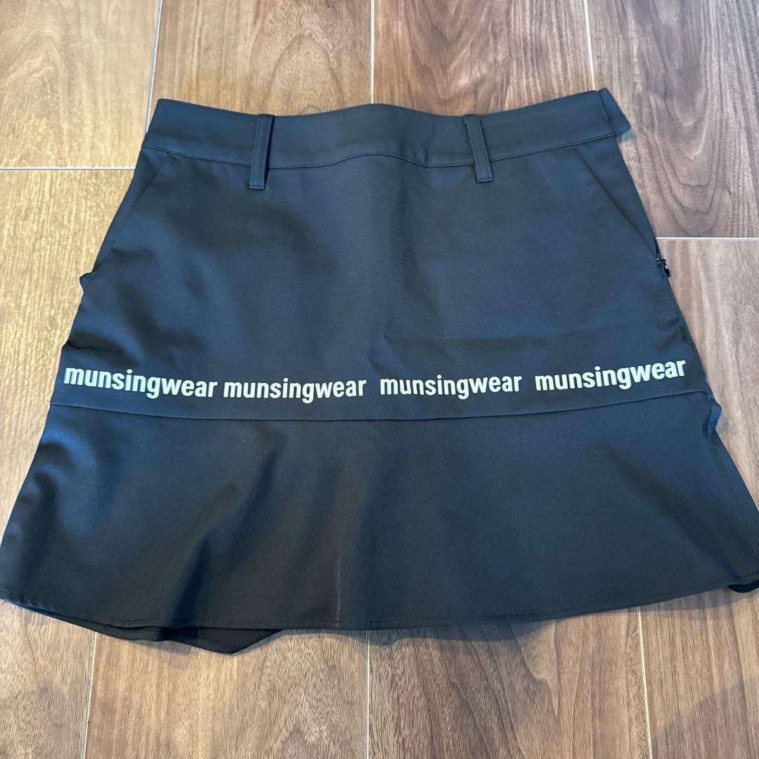 美品　マンシングウェア　スカート　黒
