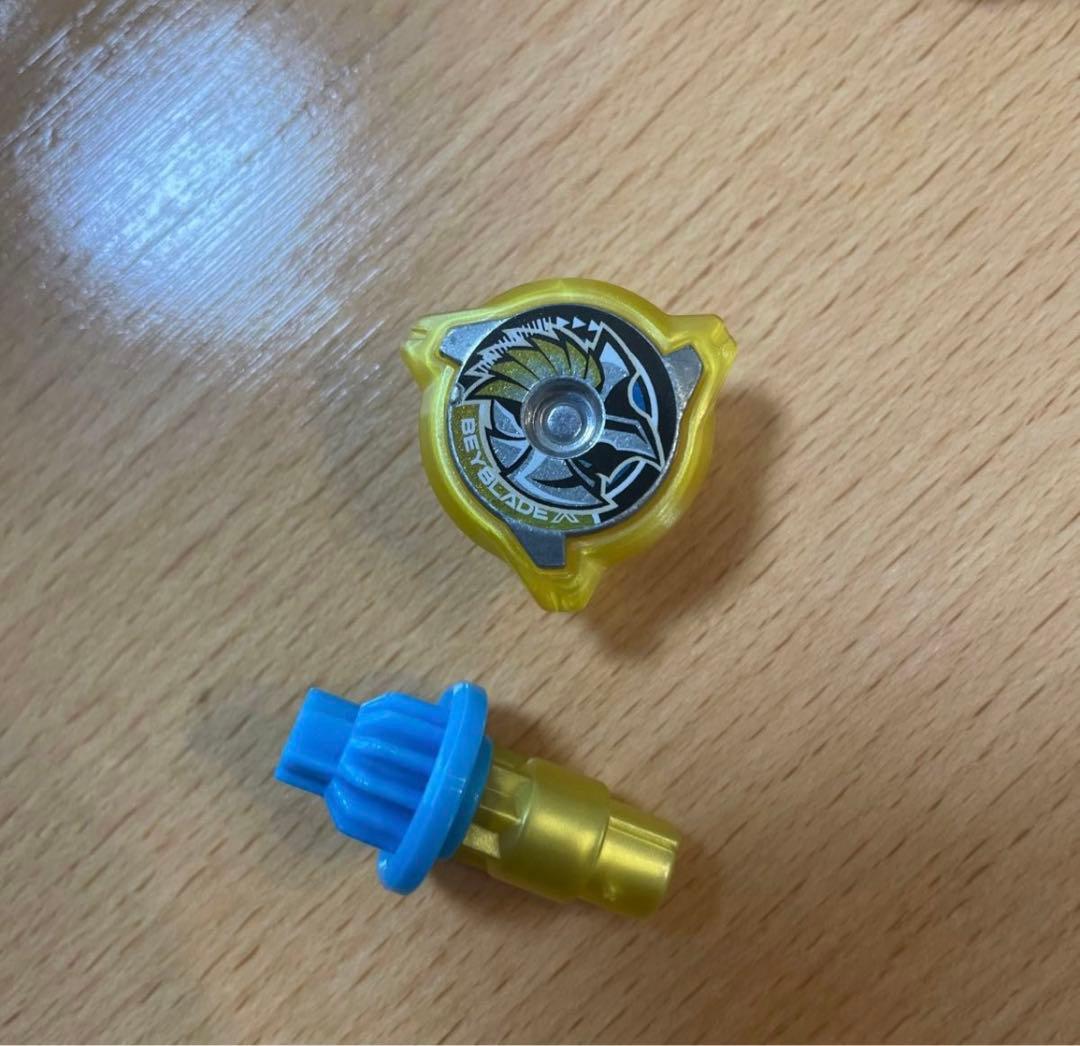 ベイブレードX ワルキューレボルトS4-70V メタルコート：ゴールド