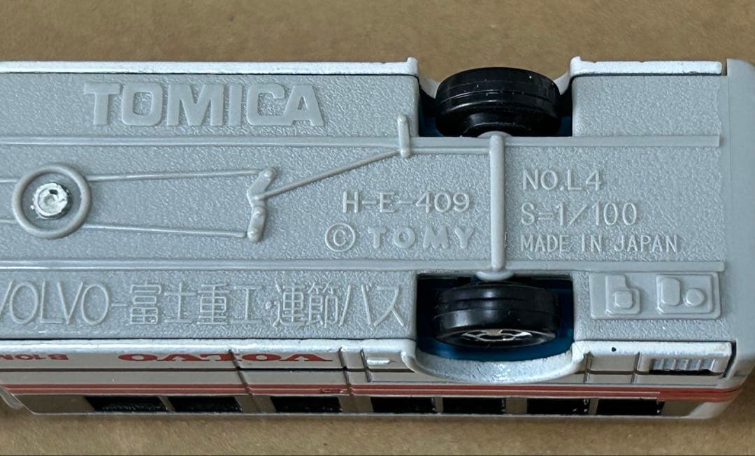 ロングトミカ L4 VOLVO-富士重工・連節バス