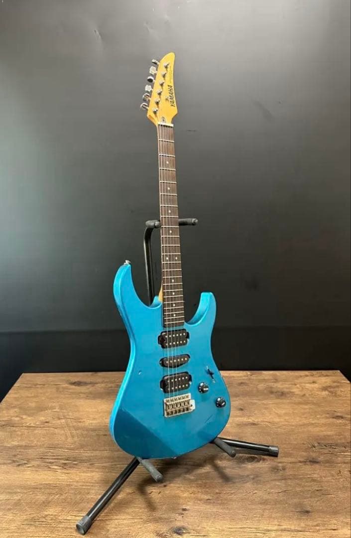 YAMAHA　ADVANCED FORM　YGX-121D　エレキギター