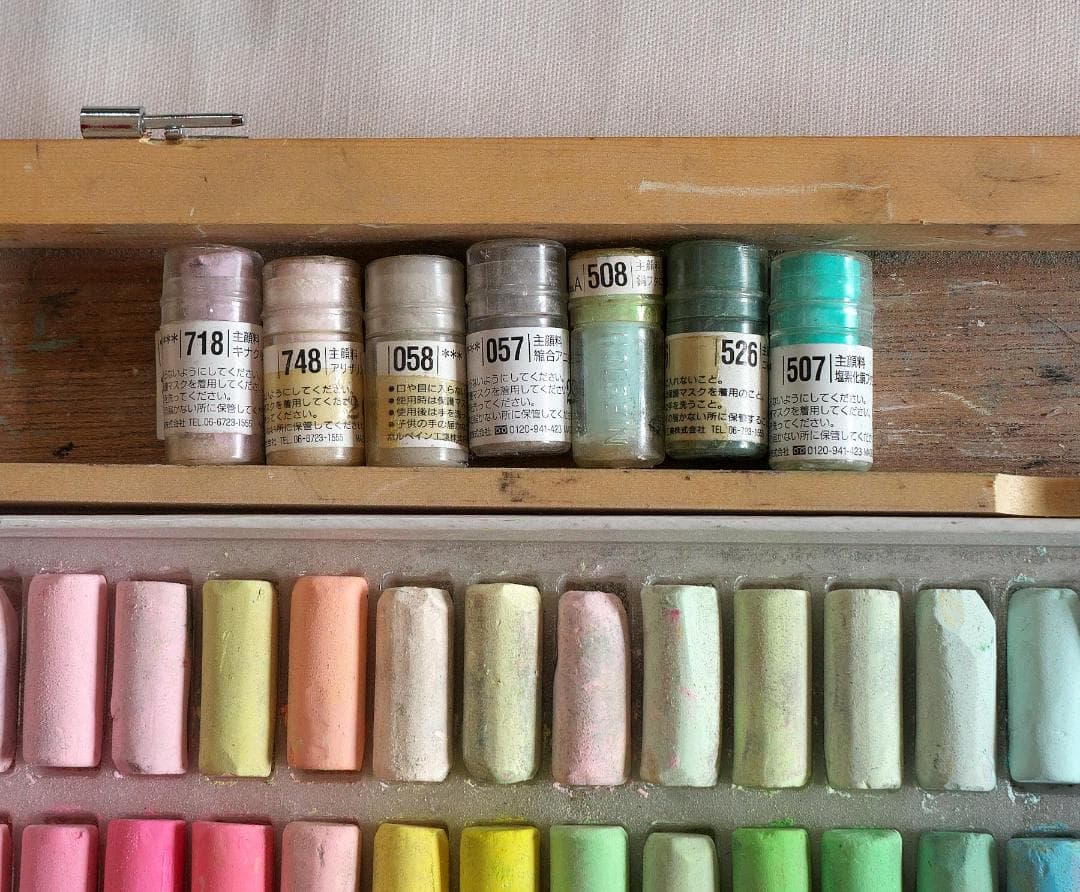 ホルベイン　ソフトパステル　150色 + 予備７色　木箱