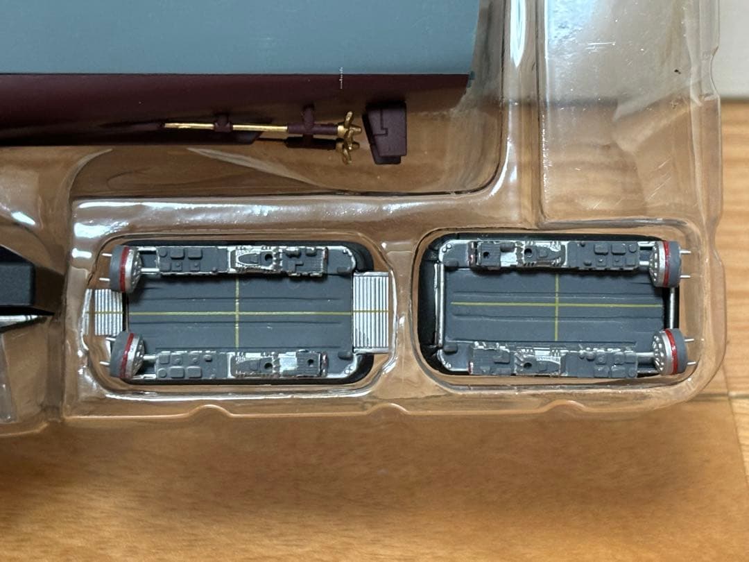 ピットロード 1/700 海上自衛隊 LST-4001 おおすみ 塗装済キット