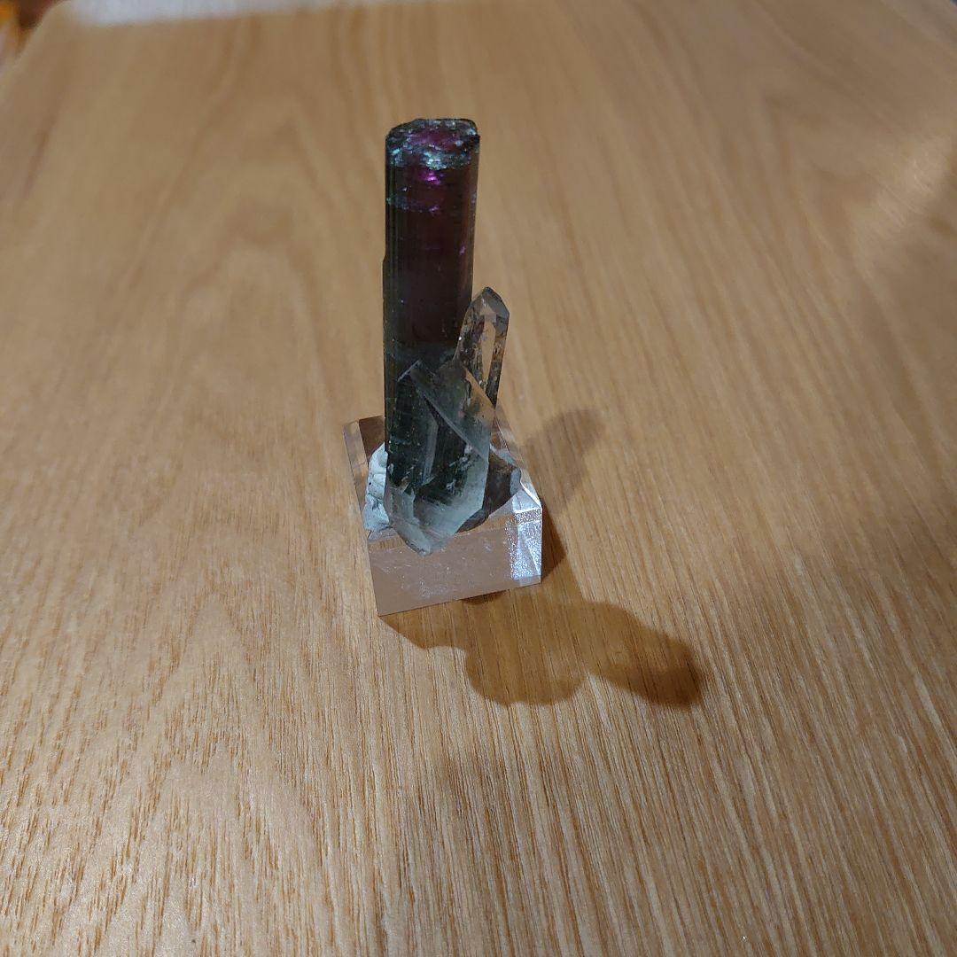 トルマリンと水晶の共生標本