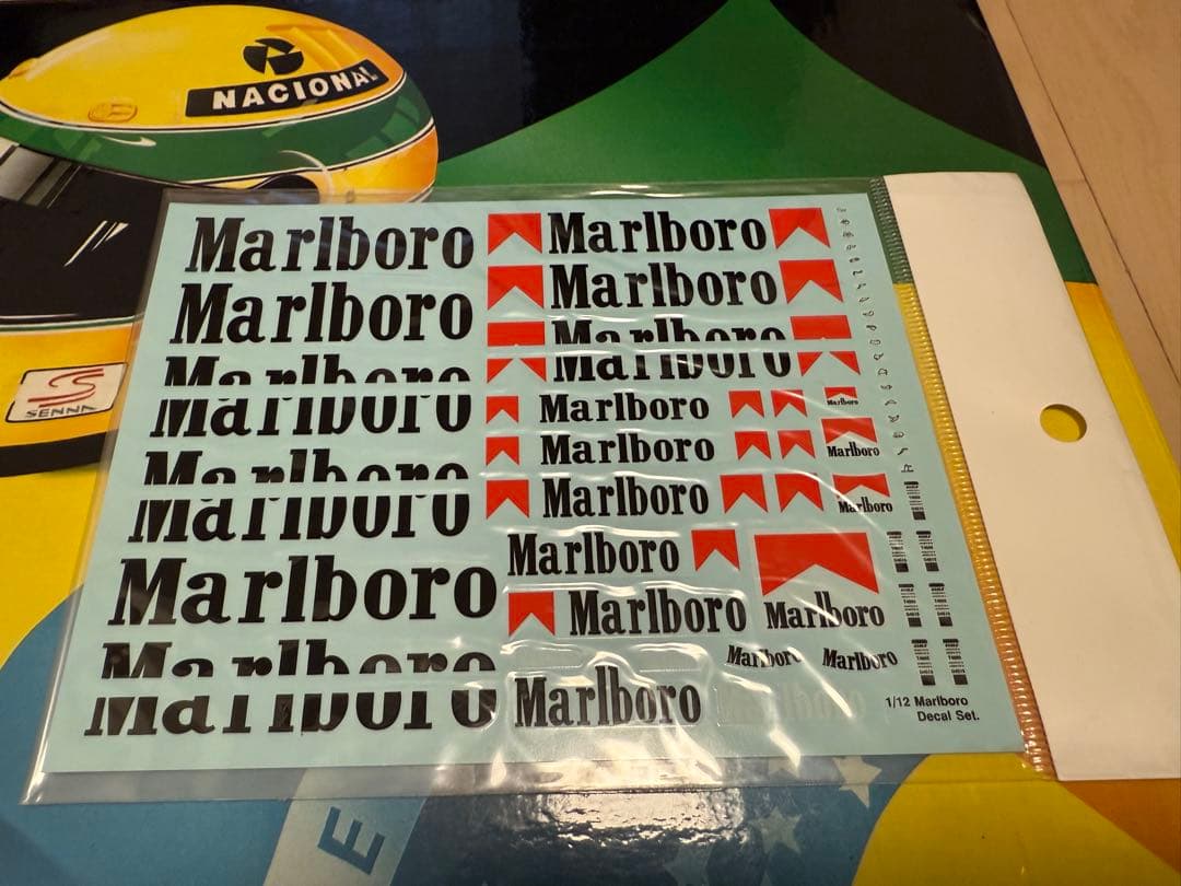 ミニチャンプス　マクラーレン　McLarenMP4/4 1/12ミニカー