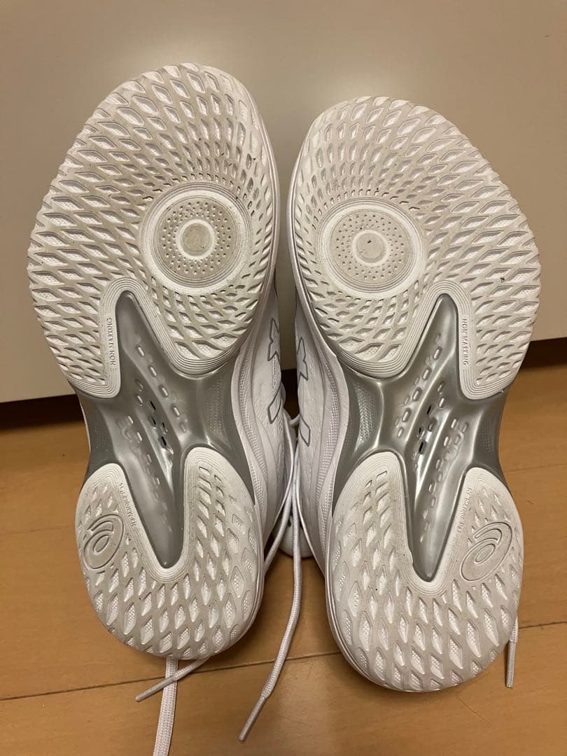 ASICS バスケットボールシューズ ホワイト