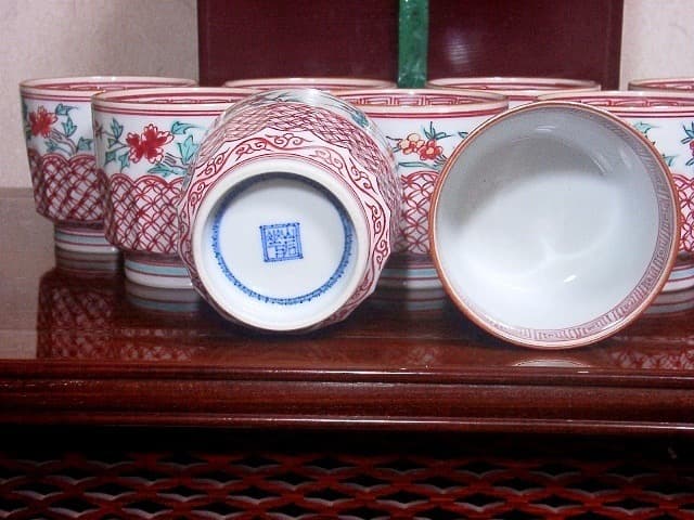 京焼・清水焼　二代 高木岩華作　赤絵古式模様小鉢　共箱　古物。