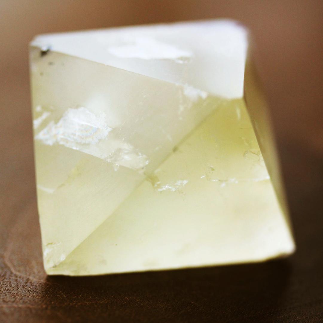 クリームイエロー 82g イリノイ産　フローライト 蛍石　八面体　原石　蛍石