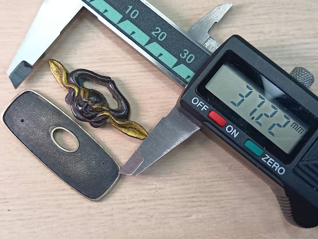 煙草入れ／前金具