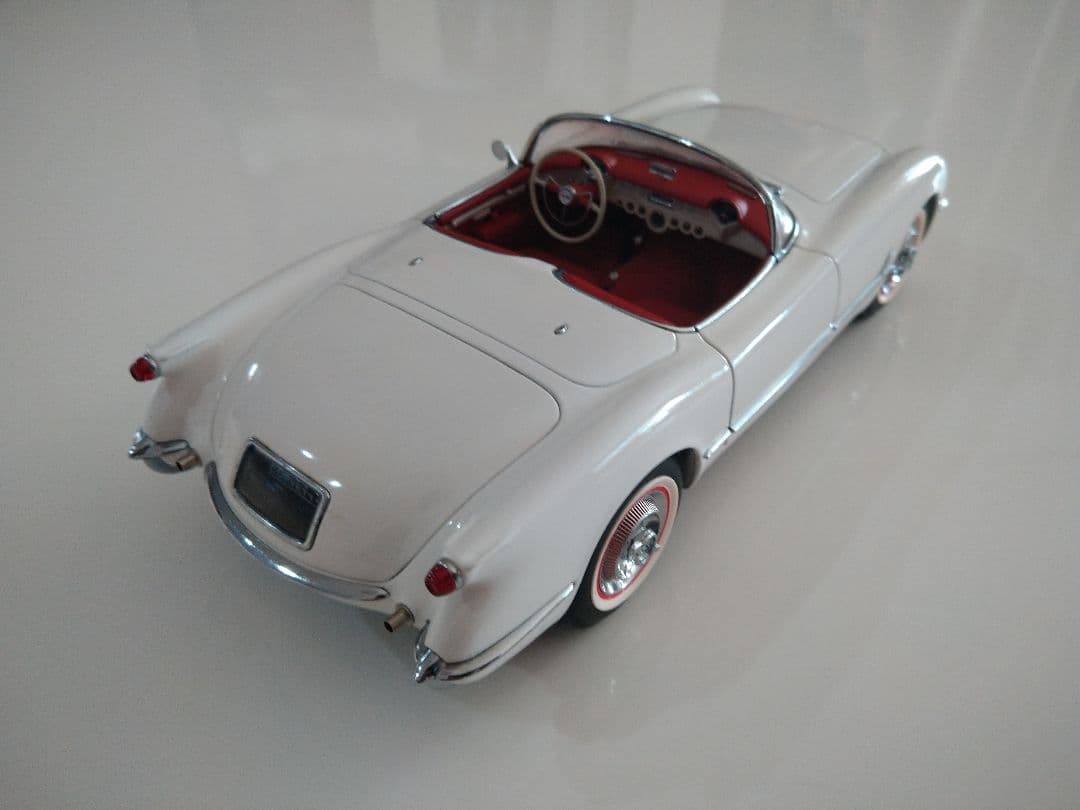 車　ダイキャストミニカー　1/18　ＡＵＴＯ・ＡＲＴ　コルベット１９５３