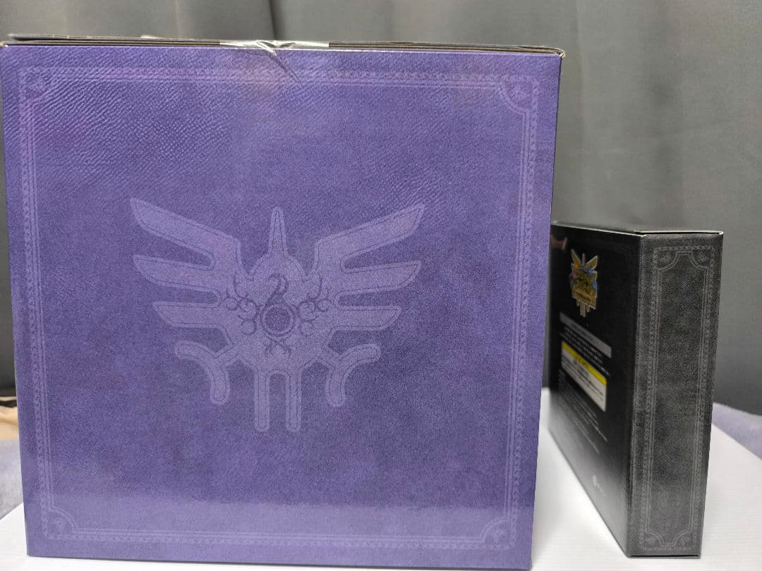 ドラクエ一番くじ　さいご賞 ロトの兜 ＆ B賞 ラーのかがみ