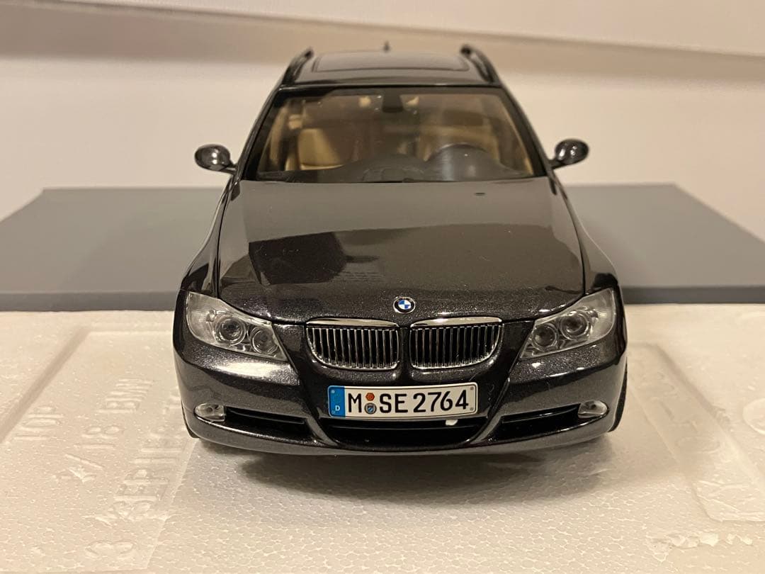 ミニカー 1/18  330i ツーリングTouring グレー