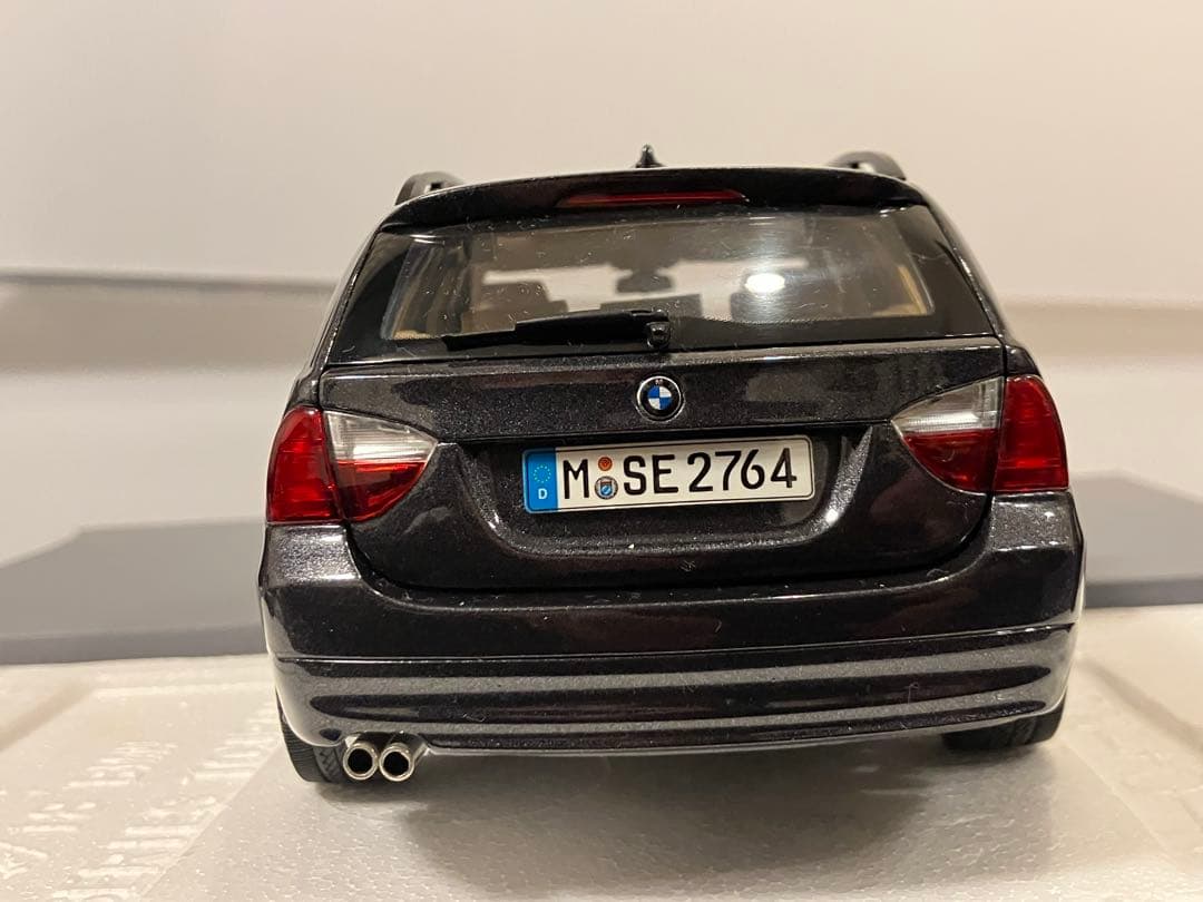 ミニカー 1/18  330i ツーリングTouring グレー