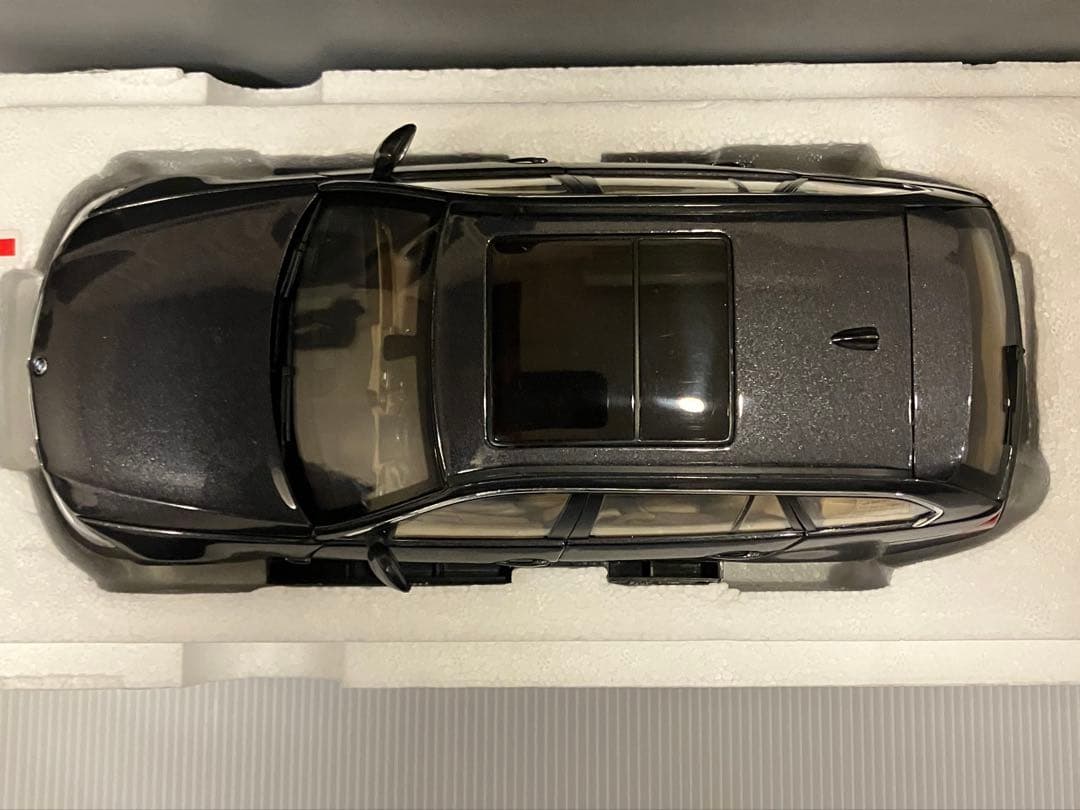 ミニカー 1/18  330i ツーリングTouring グレー