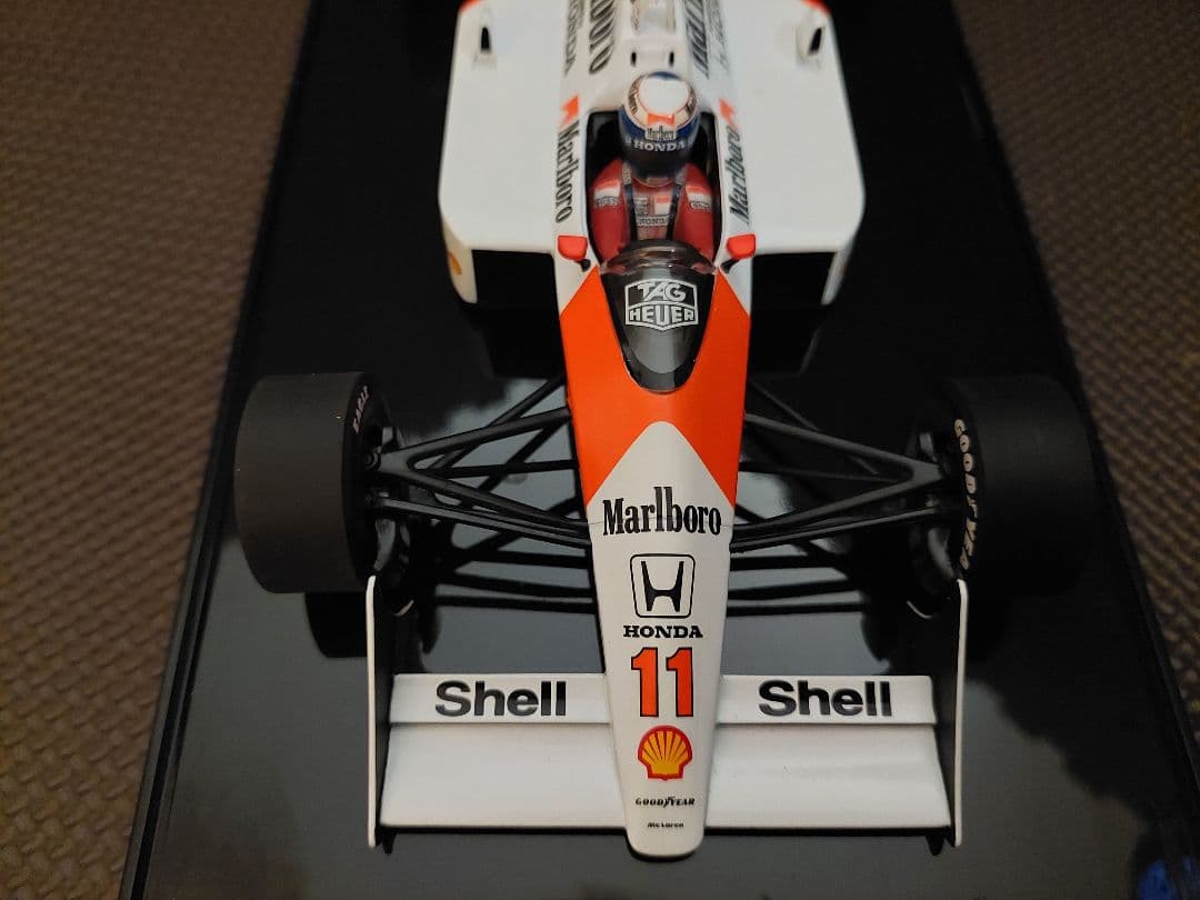 1/18 ＃１１ マクラーレンMP4/4 アラン・プロスト Marlbolo